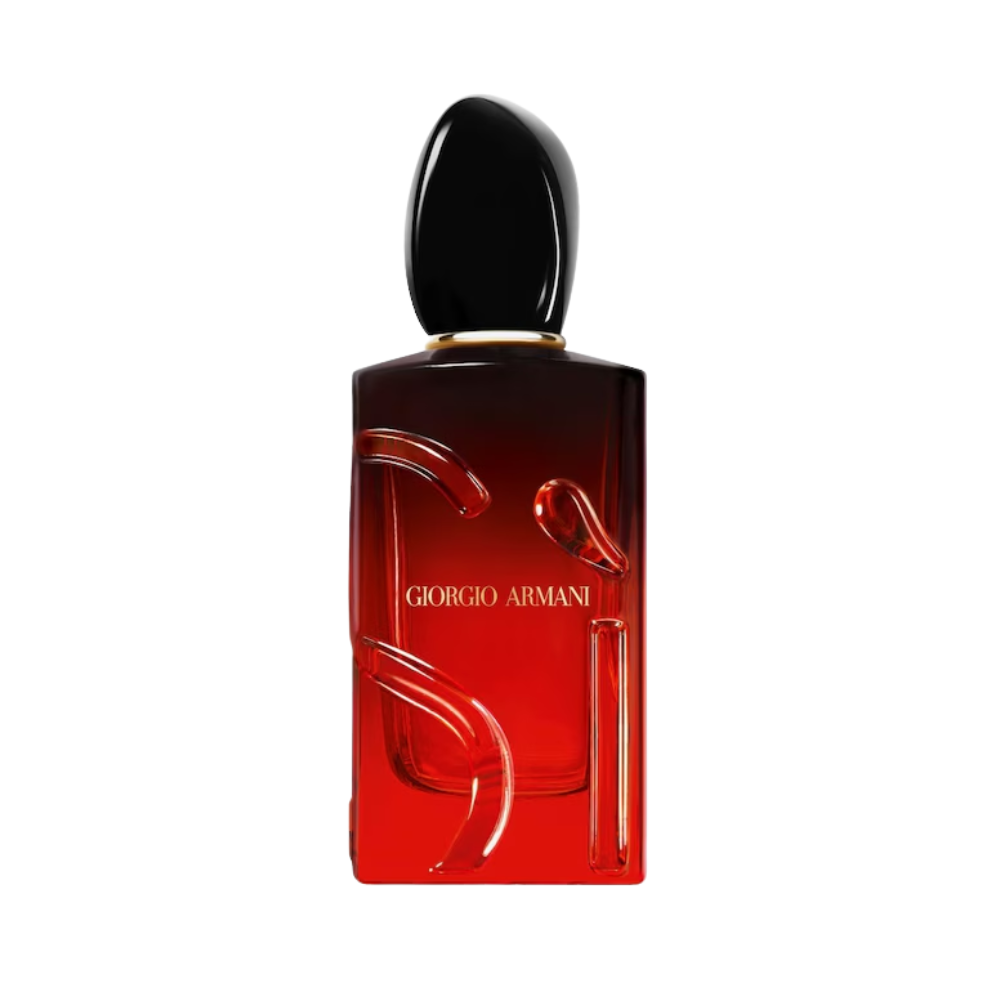 Flakon perfum Armani Sì Passione Intense z nutami syropu z czarnej porzeczki, jaśminu, wanilii, paczuli i białego piżma – elegancki zapach dla kobiet.